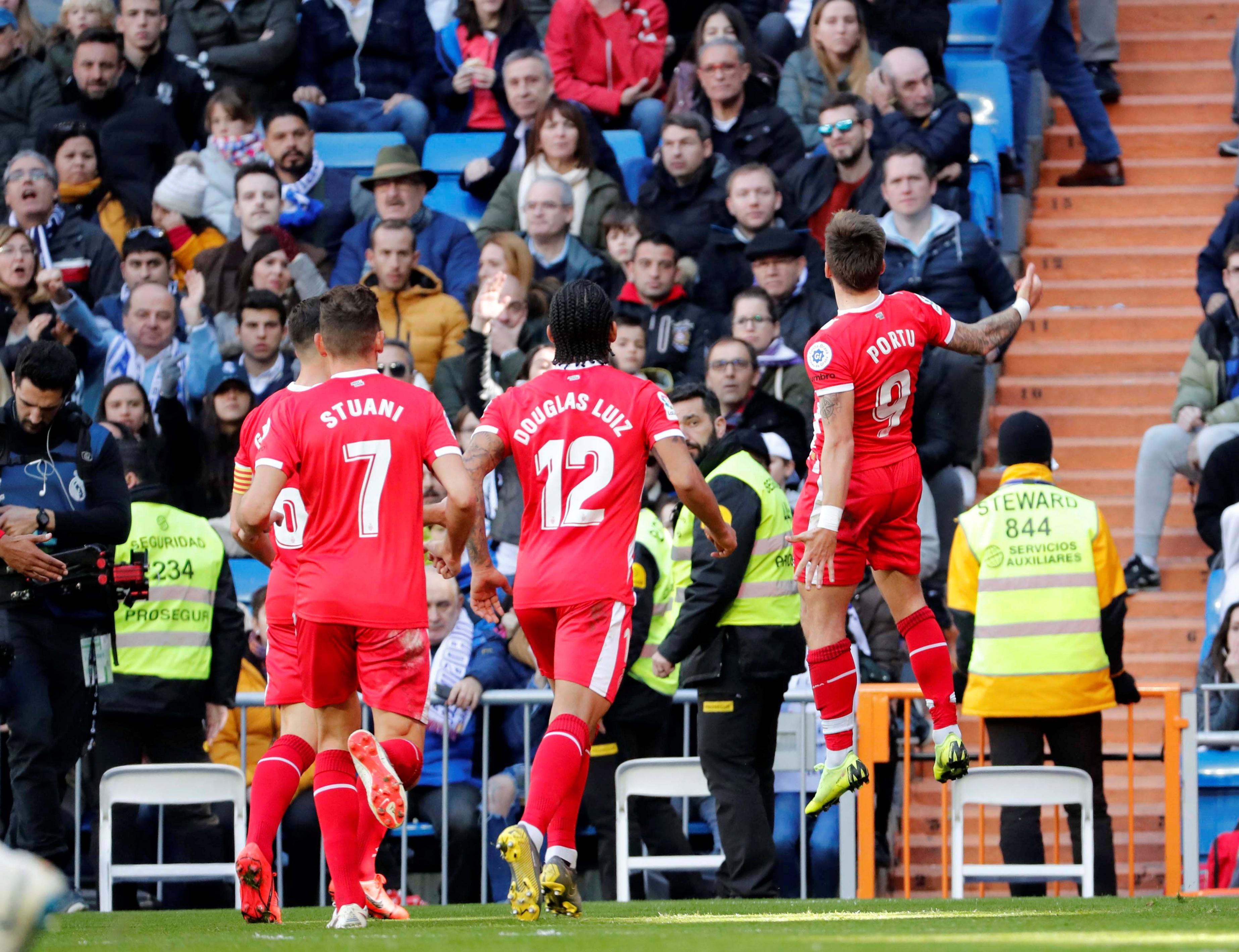 雷霆再负马刺遭三杀！吞主场首败+首次连败 最强五人组竟0胜4负（马刺三度击败雷霆：主场首败+首次连败，最强五人组0胜4负）